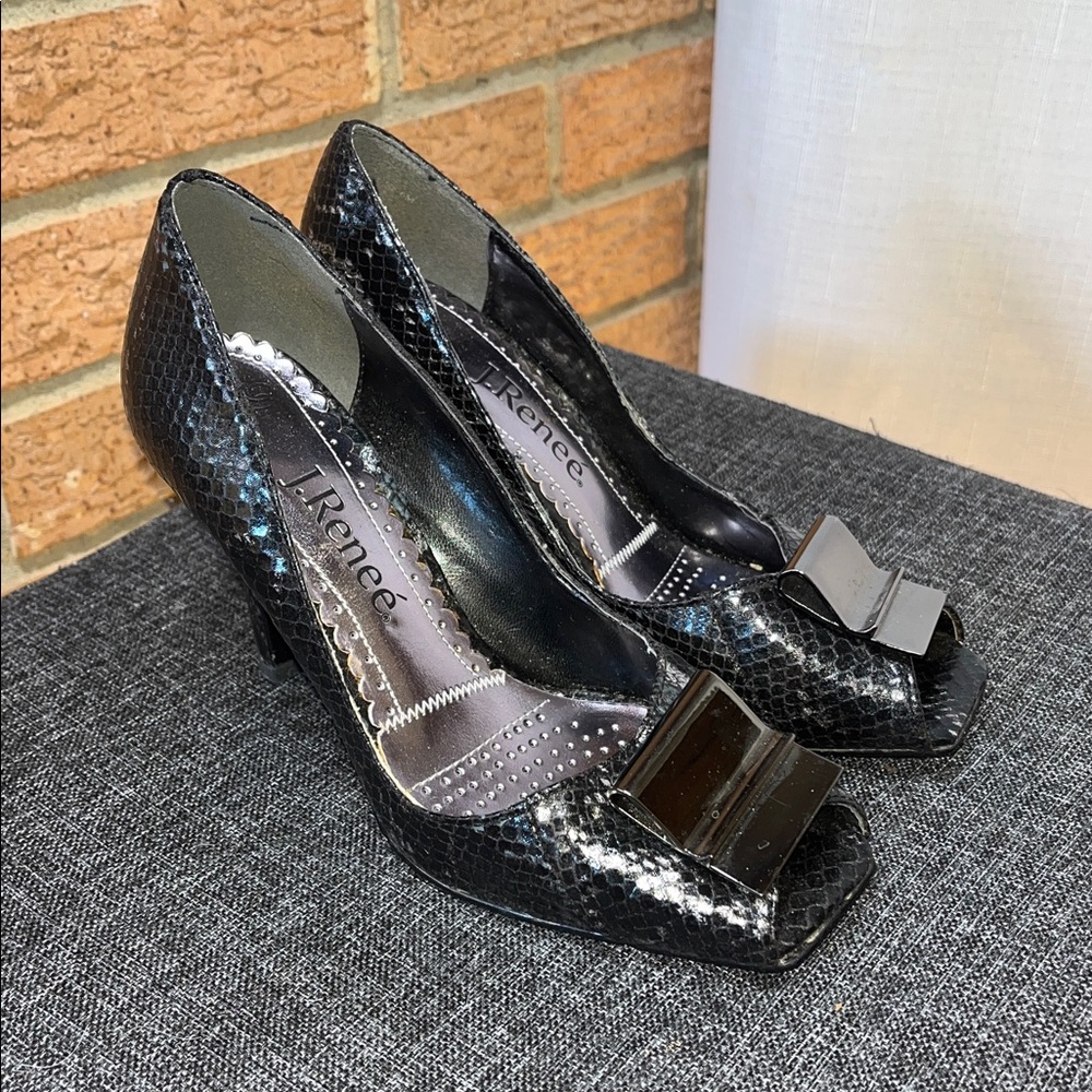 J.Renee’ 6 Catrice Metallic Python peep-toe Pumps retail $150-